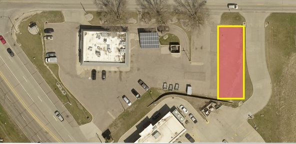 Gordon Drive Outlot : 4243 Gordon Dr (parking lot), Sioux City, IA 51106